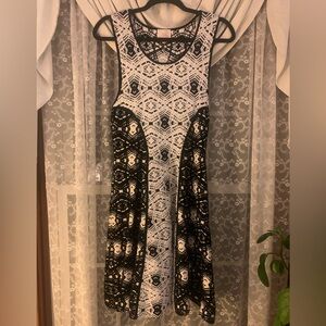 Parker Strerchy Knit Black and White Fit and Flare Dress Large